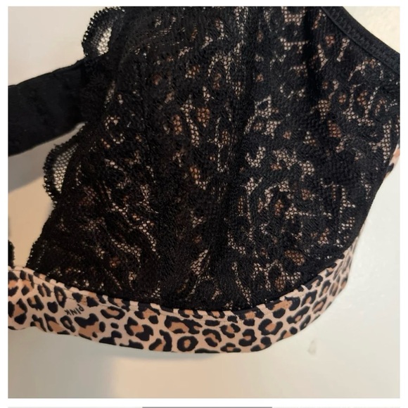 NWOT PINK Victoria’s Secret Bra Size Medium - Picture 3 of 5